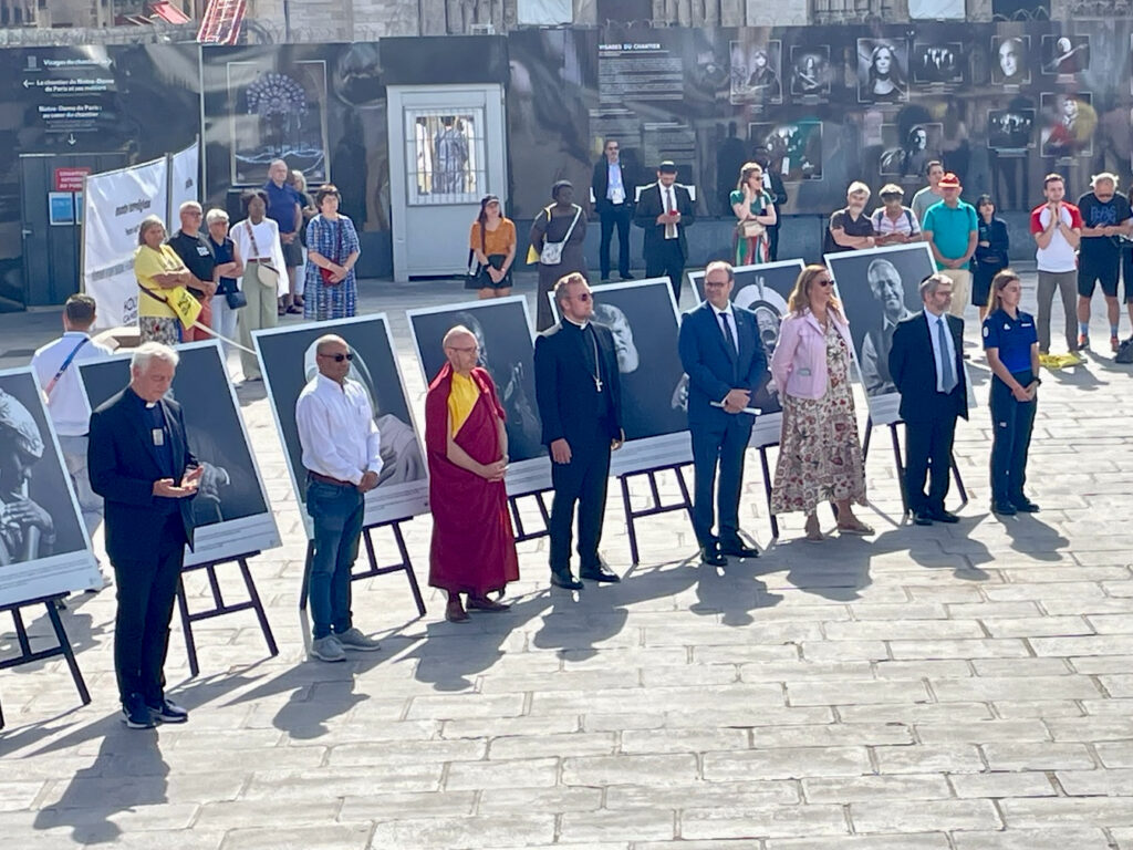 Inter-religious conference in front of Notre-Dame