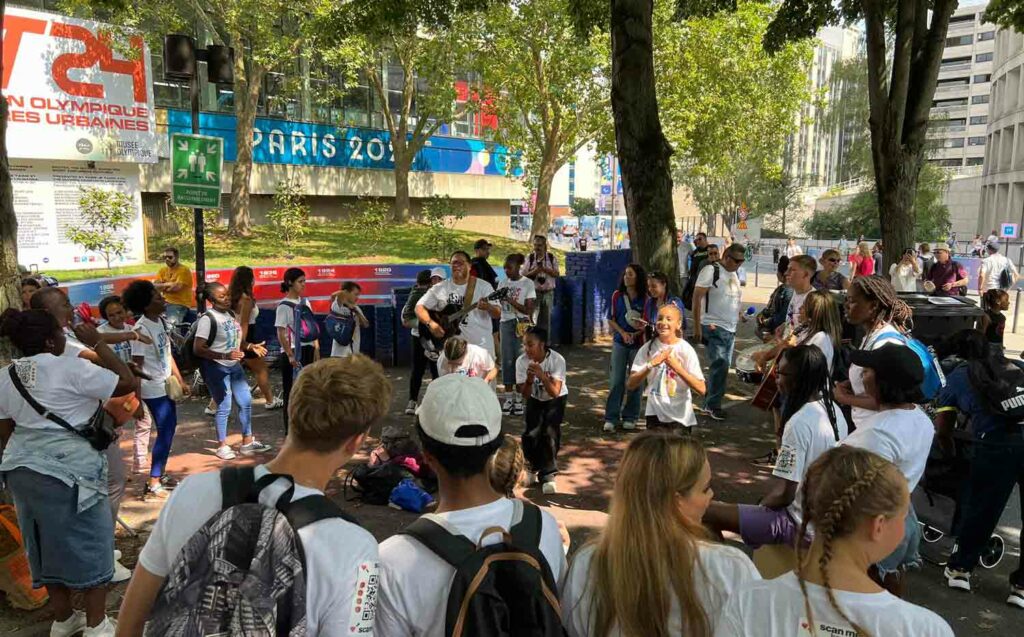 An Impromptu Evangelism Show in Front of Public Toilets